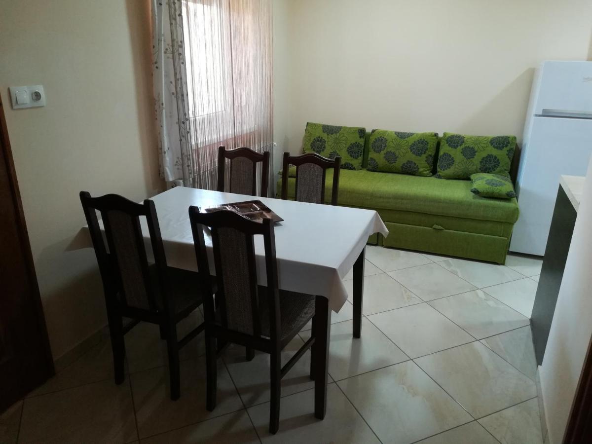Csaba Apartman Hajduszoboszlo Exterior photo